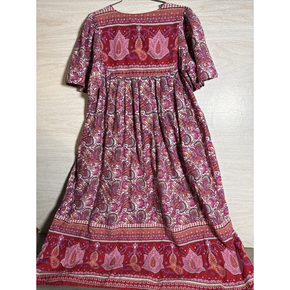 Loungees branded paisley dress is a vibrant pink and purple Moomoo/ Maxi Dress1x - Picture 10 of 13